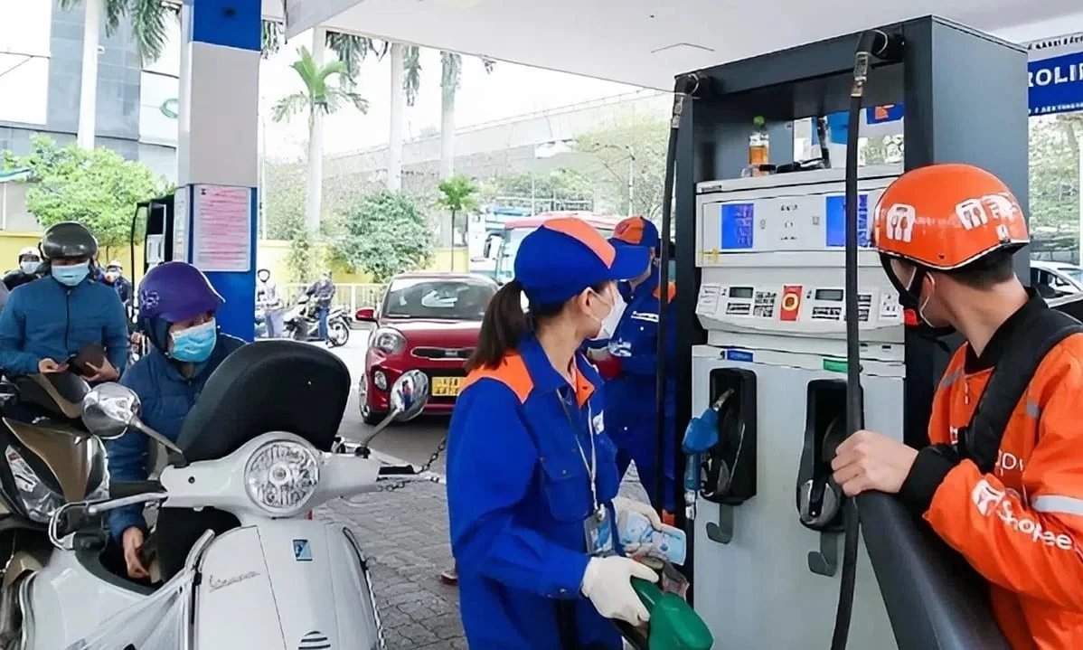 Từ chính sách thuế xăng dầu đến tư duy quản trị mới